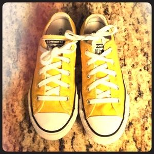 Youth girls yellow Converse